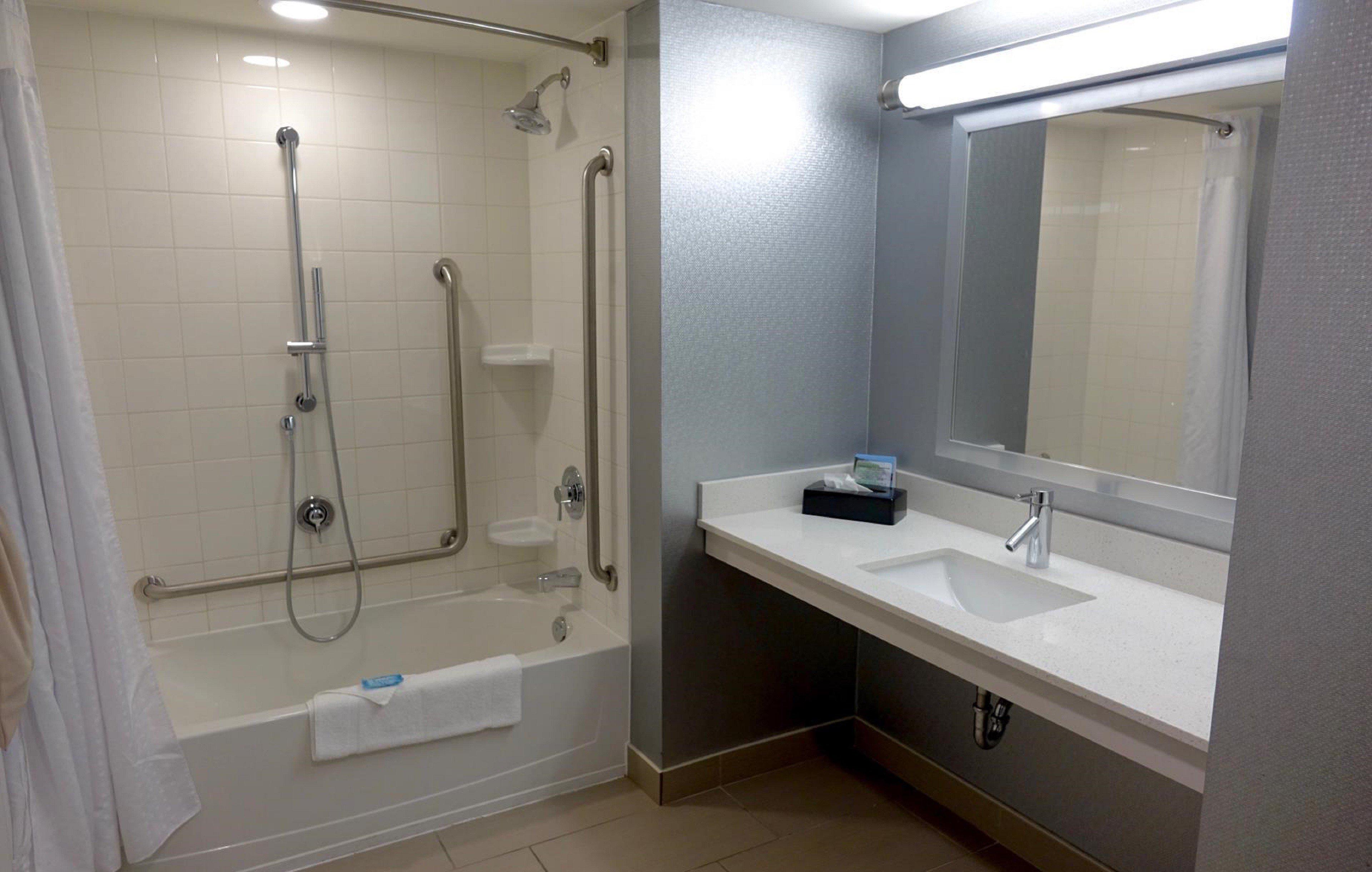 Holiday Inn Express & Suites Oshawa Downtown - Toronto Area By Ihg Ngoại thất bức ảnh