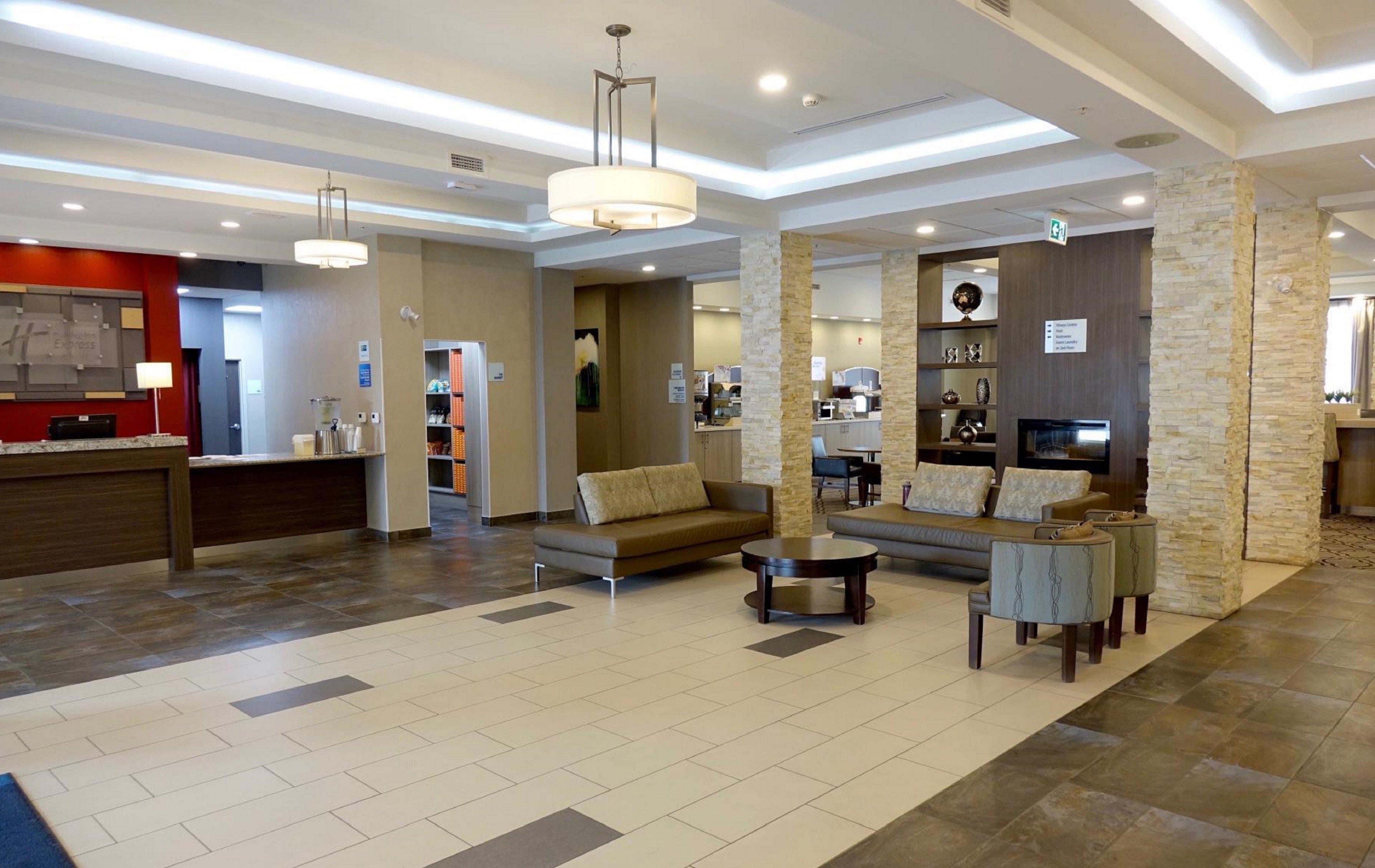 Holiday Inn Express & Suites Oshawa Downtown - Toronto Area By Ihg Ngoại thất bức ảnh