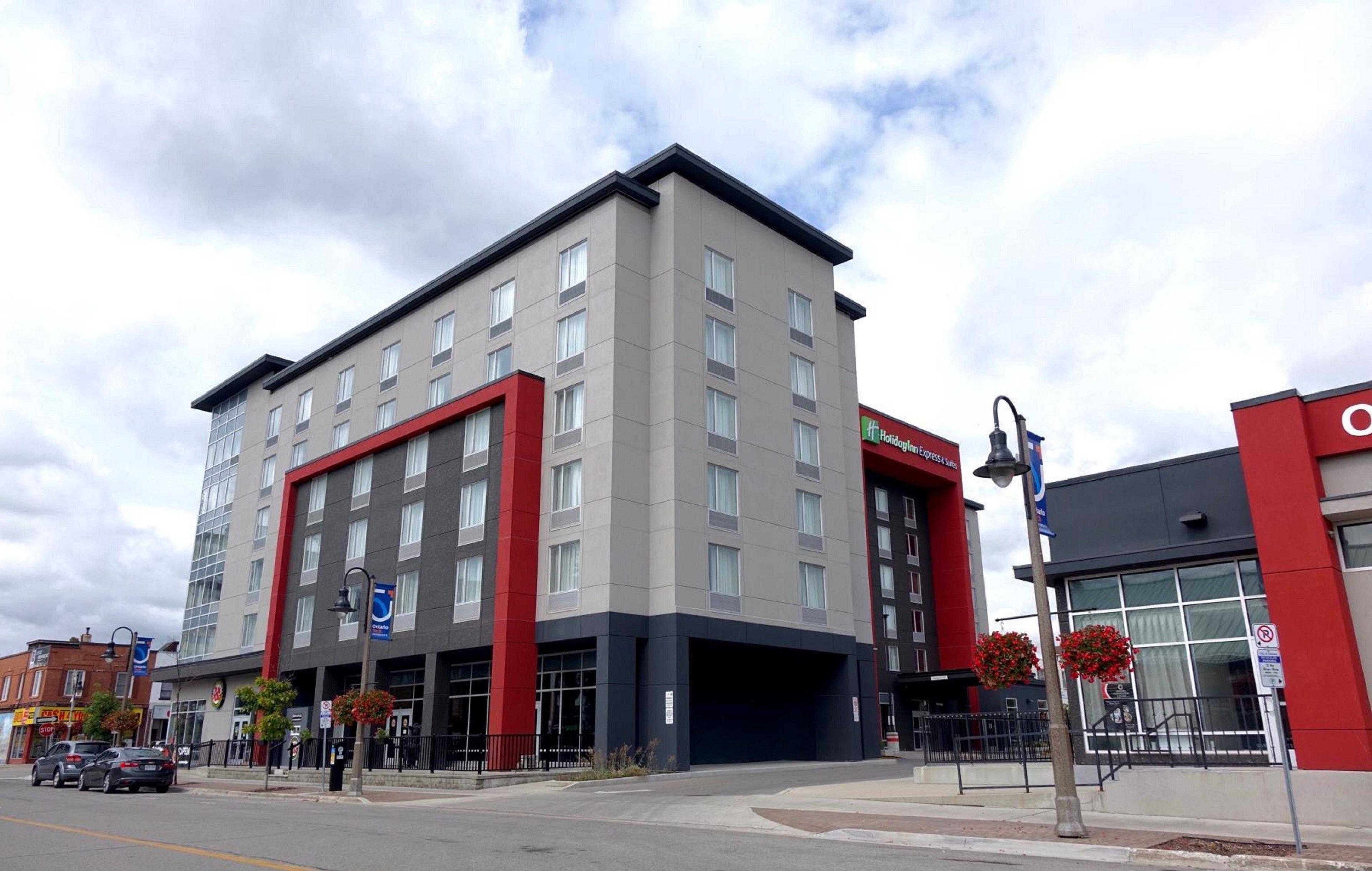 Holiday Inn Express & Suites Oshawa Downtown - Toronto Area By Ihg Ngoại thất bức ảnh