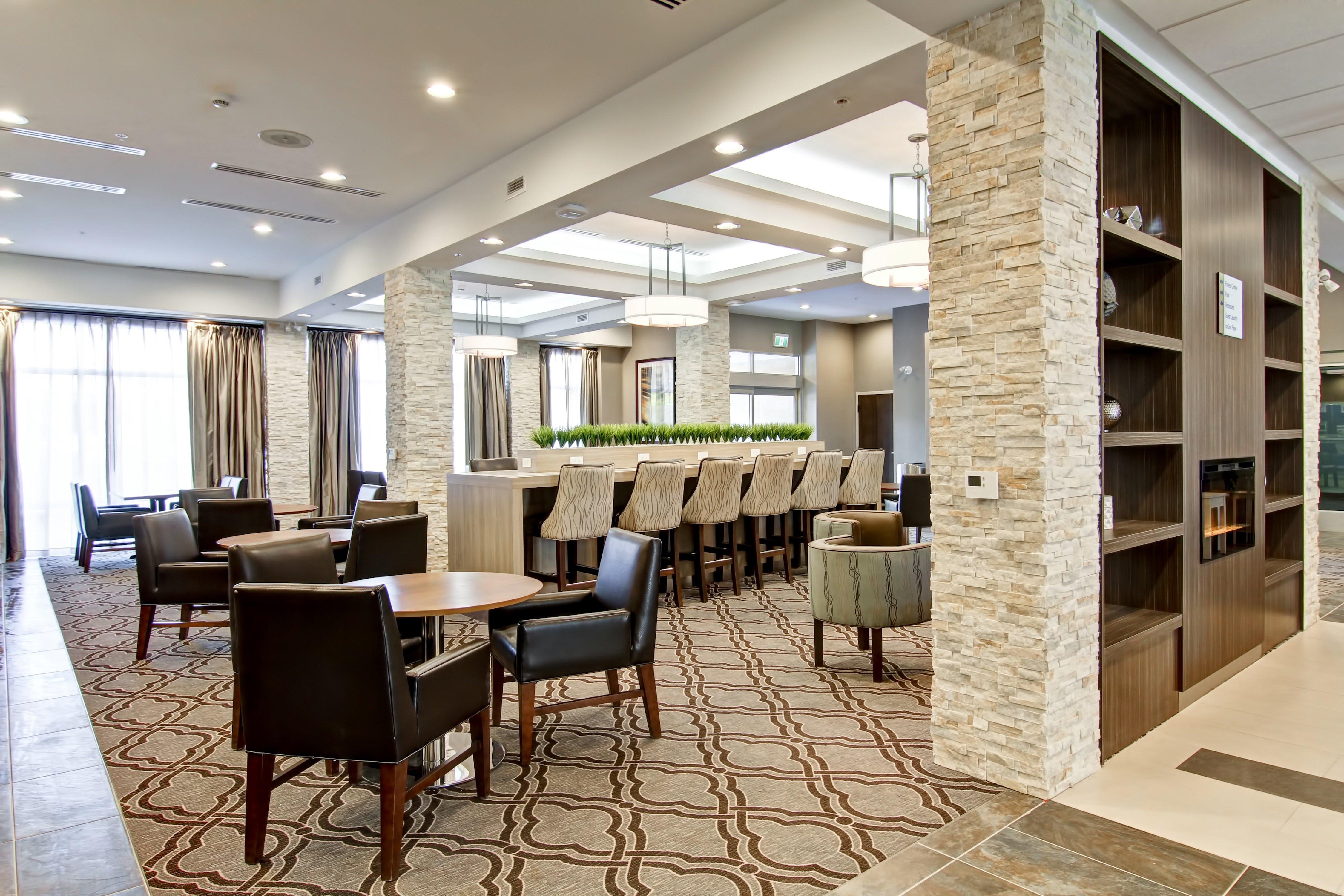 Holiday Inn Express & Suites Oshawa Downtown - Toronto Area By Ihg Ngoại thất bức ảnh