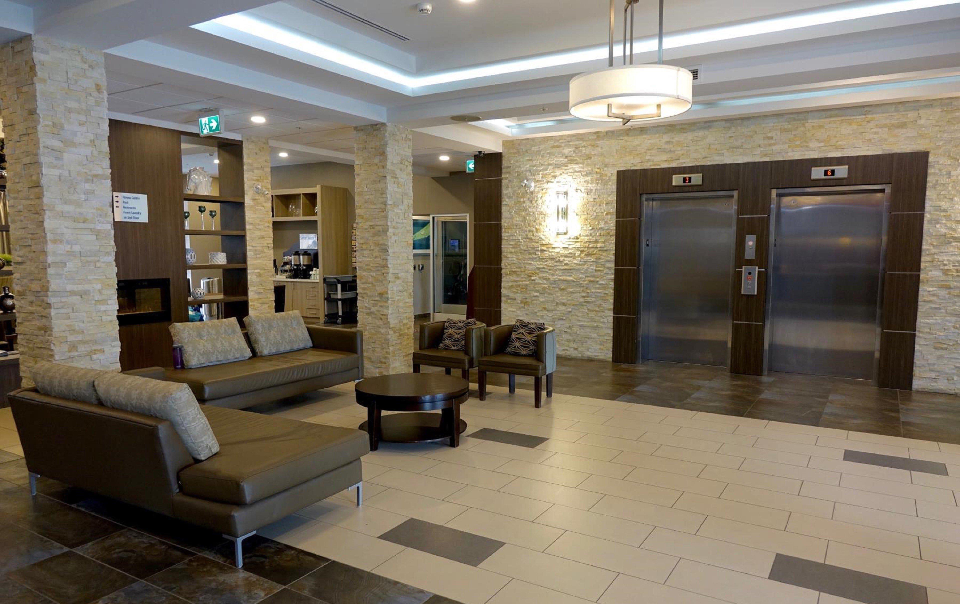Holiday Inn Express & Suites Oshawa Downtown - Toronto Area By Ihg Ngoại thất bức ảnh